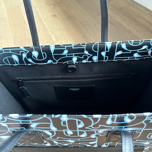 Burberry Rain Capsule Monogram Print Tote - Picture 14 of 17
